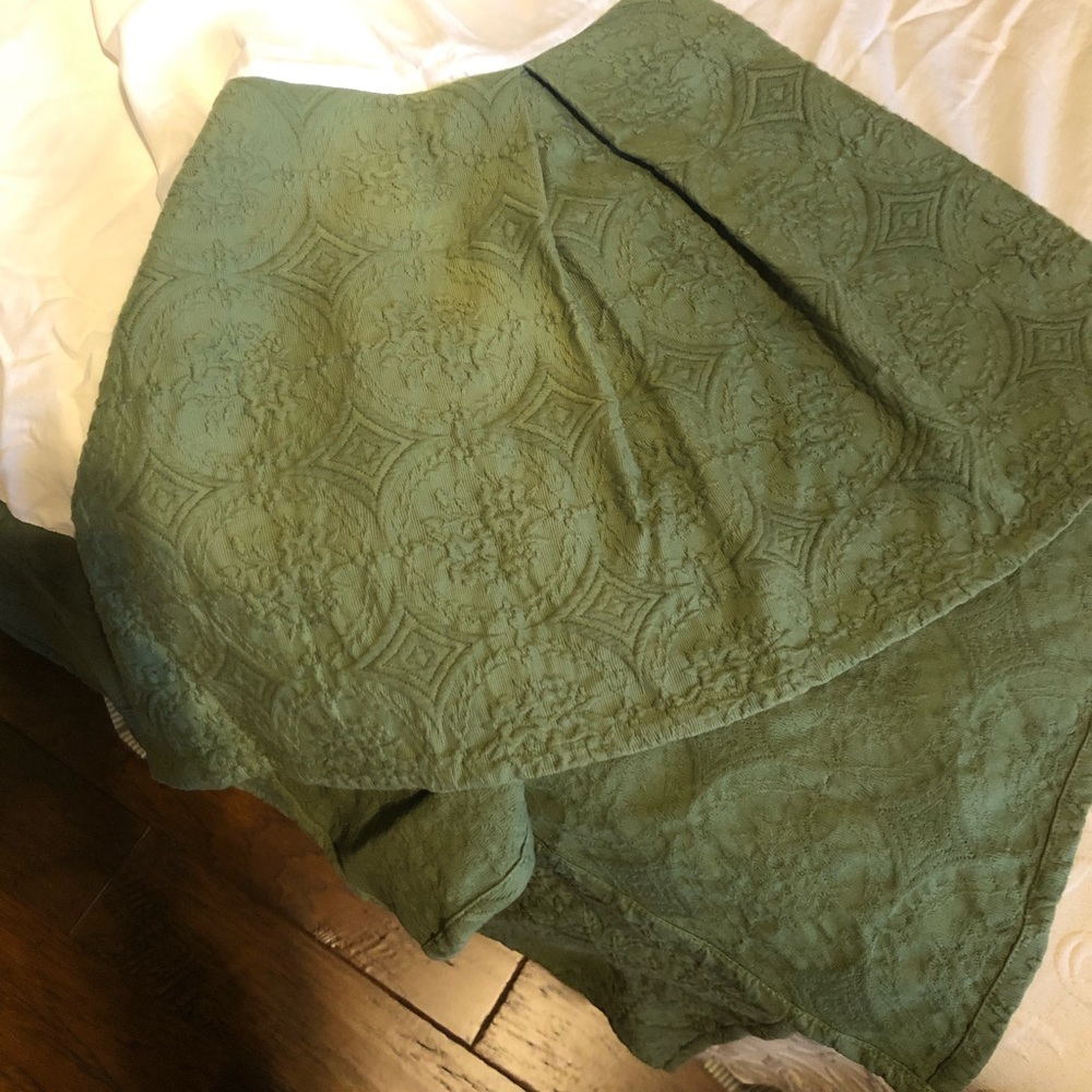 Linen Source Full size bed skirt dark green